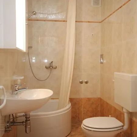 With A Parking Space Medveja, Opatija - 7721 شقة ميدفيجا